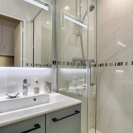 Apartment Beau 2p En Plein Coeur Du 2e *